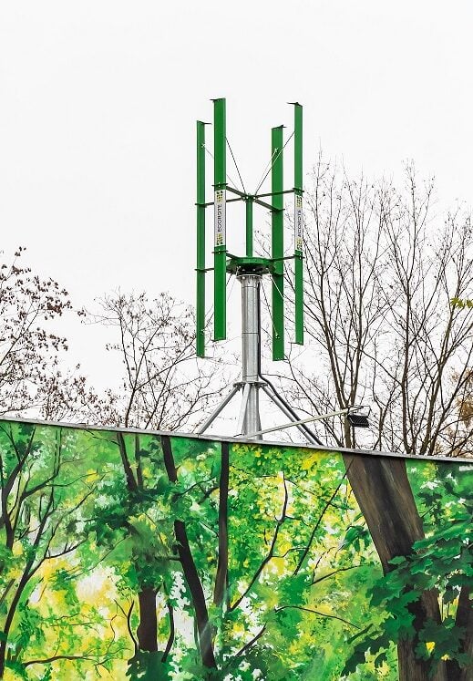 Polska turbina wiatrowa na sklepie Żabka