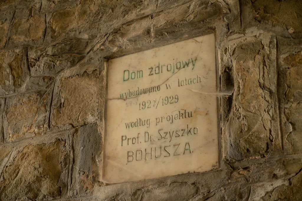 Tablica Dom Zdrojowy