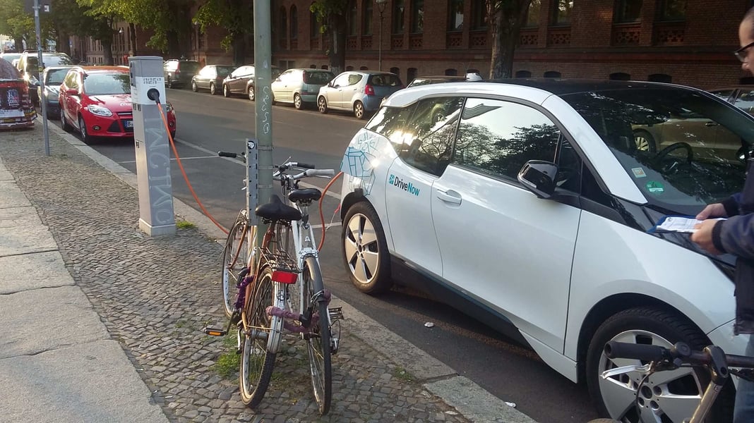 BMW i3 w Berlinie. Fot. Krzysztof Skłodowski