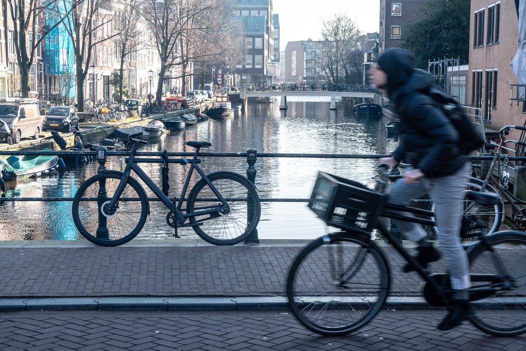 amsterdam rower Van Moof