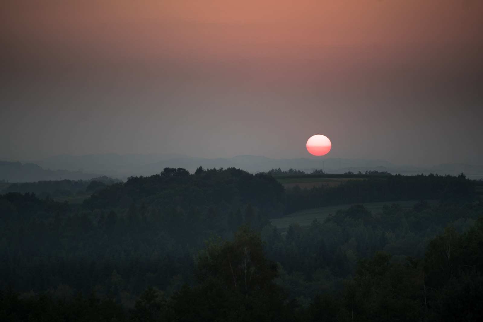 Zachód Słońca niedaleko Wieliczki. Fot. Krzysztof Skłodowski