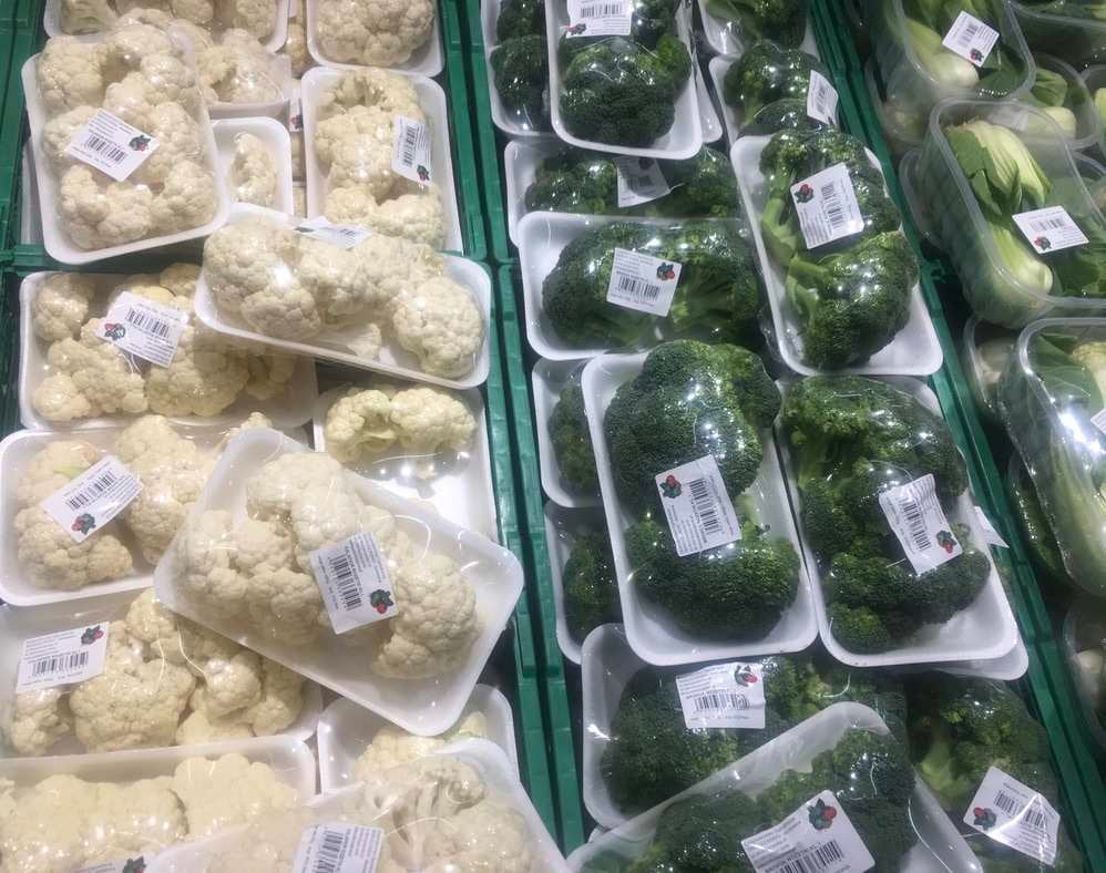 Opakowania plastikowe w sklepie